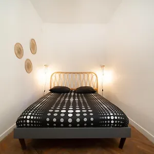 https://appartement-tout-equipe-vieux-port-4-couchages.fr-provencehotel.com